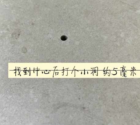河源瓷砖空鼓维修公司专业解答在瓷砖铺贴过程中，如果砂料搅拌不均匀，将会带来以下问题