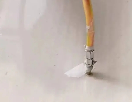 河源瓷砖空鼓维修公司专业解答在瓷砖铺贴过程中，如果使用的砂料过粗（如全部使用了粗砂），可能会导致以下问题